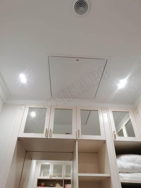 Монтаж чердачной лестницы в заранее подготовленный проем Монтаж чердачной лестницы в заранее подготовленный проем